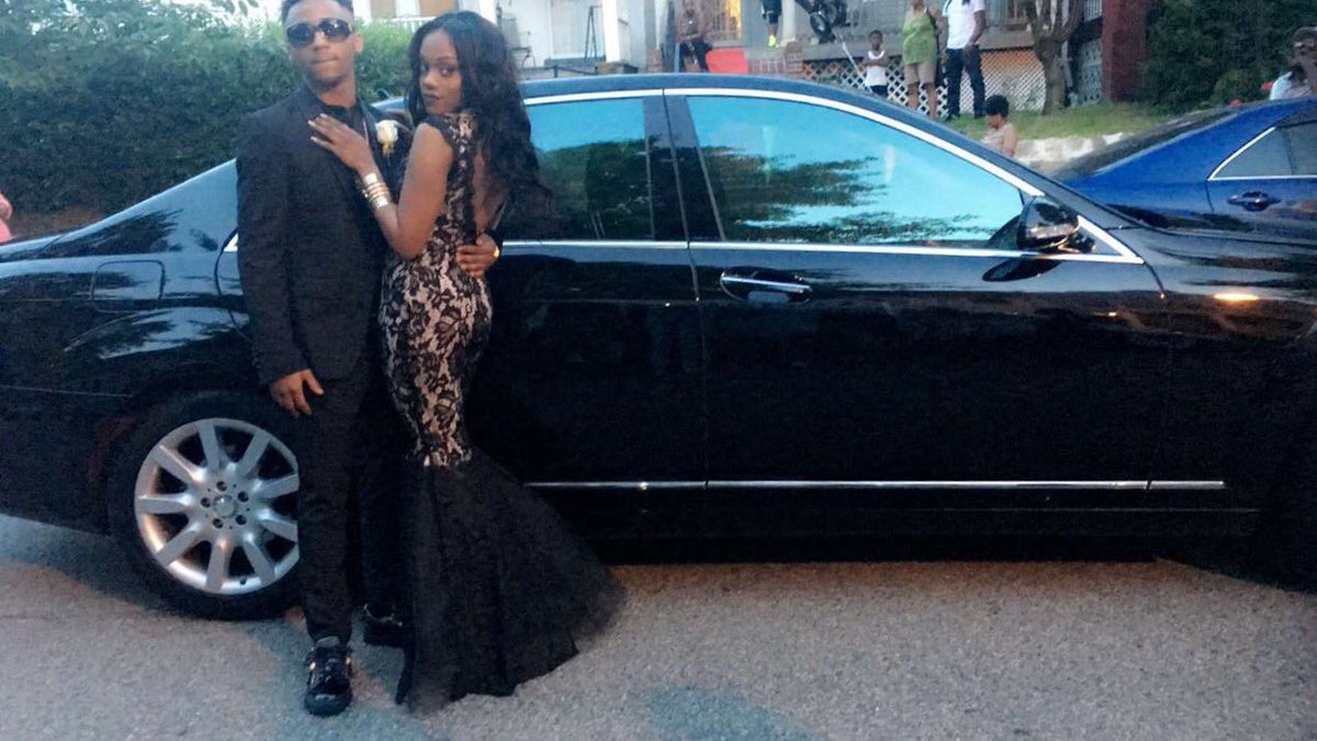 mForMIKAH's tweet photo. i got em where i want em 👫💅🏾 #MTHSprom2k16 https://t.co/FN1YGX3SoE