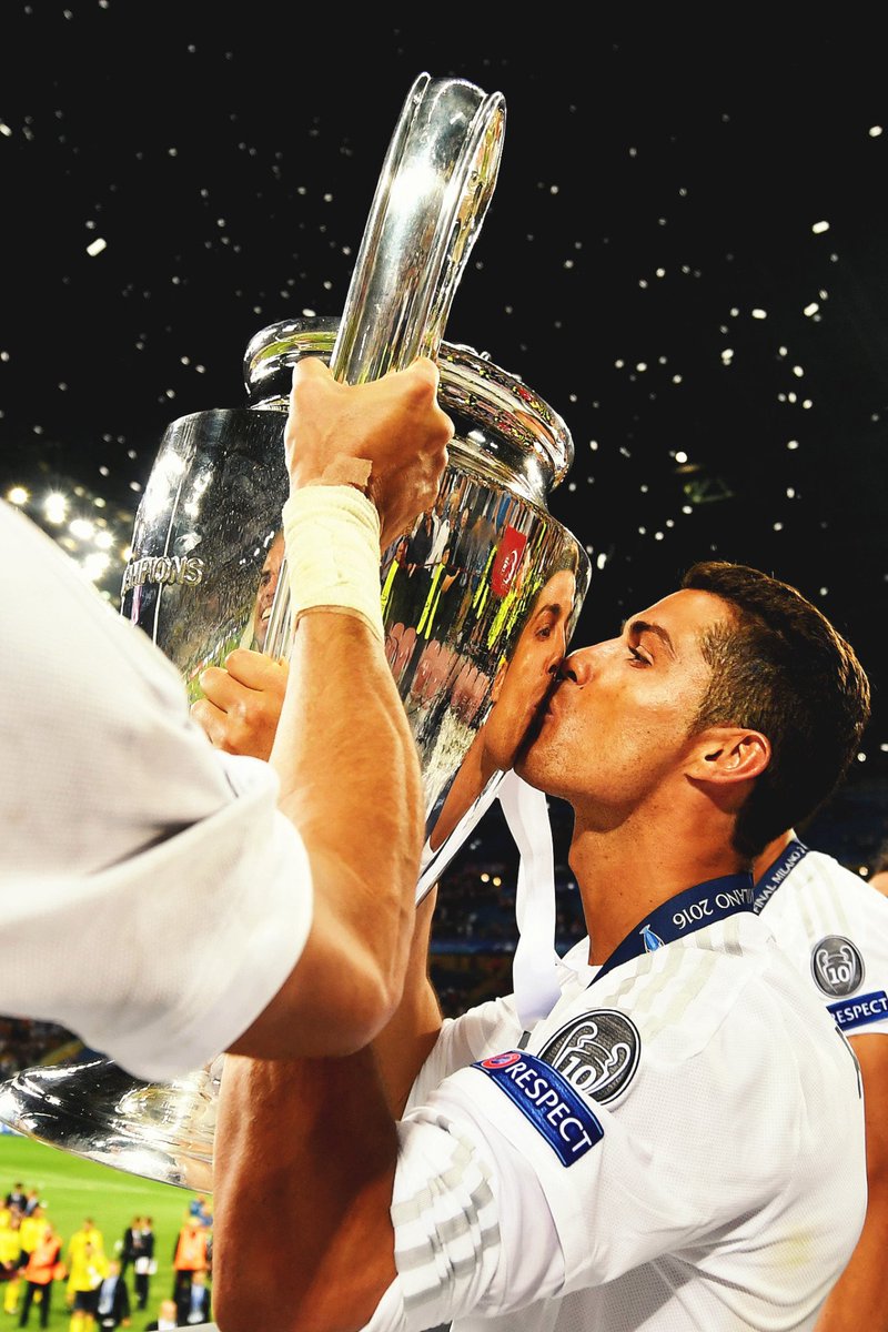 Real_Madrid_R's tweet photo. كريستيانو رونالدو والإحتفال بالحادية عشرة. https://t.co/I9lGmqpcqN