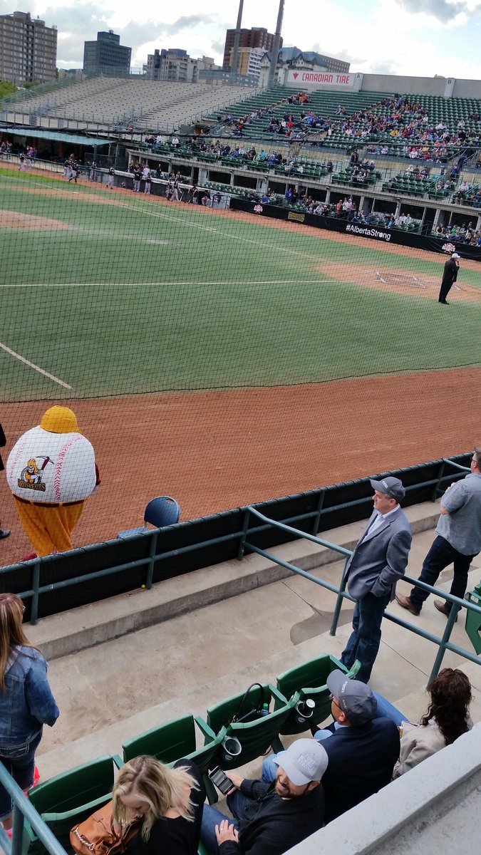 Welcome Giants to the@wnbl our first game.Thanks@doniveson.Edmonton for all you 4 us done #ymmfire #rebuildtogether!