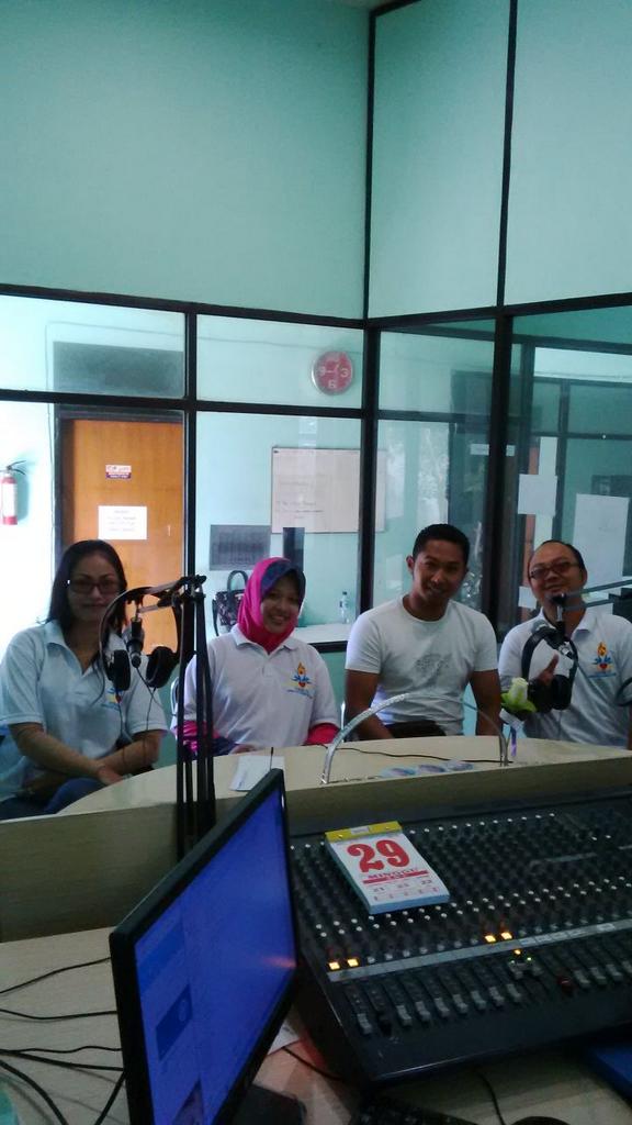 PuspitaFM's tweet photo. #JMR #NotJustHobby W/ Komunitas "Kobar Visi Penebar Virus Kasih" @yoanoura https://t.co/lludjHA53w