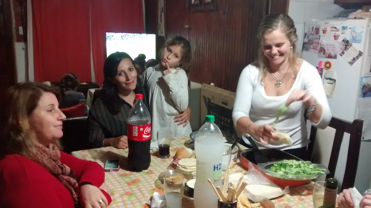 Christian_Ula's tweet photo. a los Tacos de la Eva :) https://t.co/r7OZi4vZzG