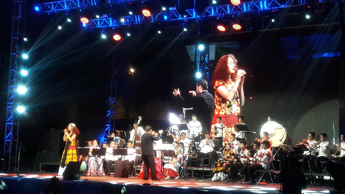 Un regalo de #Oaxaca para #Puebla, ofrece @SusanaHarp orgullosa embajadora de la música tradicional mexicana...