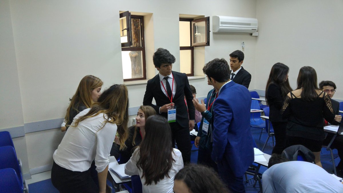 Mültecilerin Hukuksal Uyumu komitemizde sonuç bildirgesini hazırlamak için tartışma zamanı...