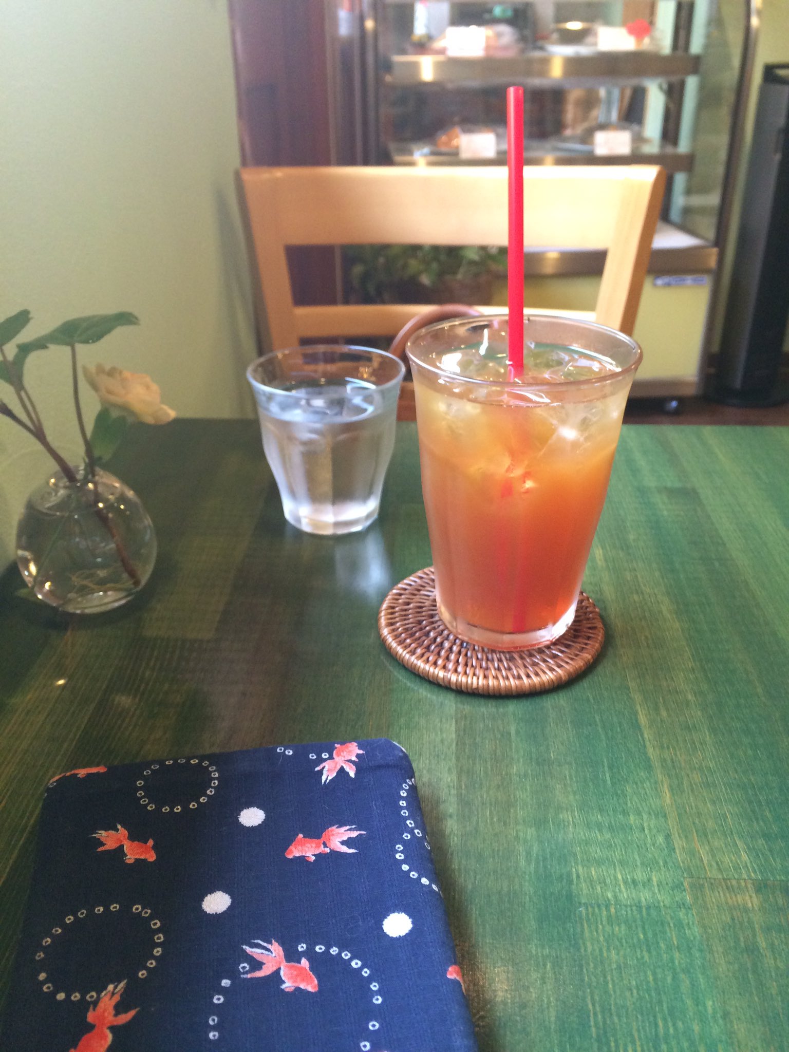茶々 女1人飯 神楽坂 シフォンケーキ専門店salon De The Un Gateau 路地裏で通りかかったお店 空いてて落ち着いてる シフォンケーキはサラダと食べる塩味のサレ450円を注文 フワッフワッでウマー T Co Hde9ipdz6g Twitter