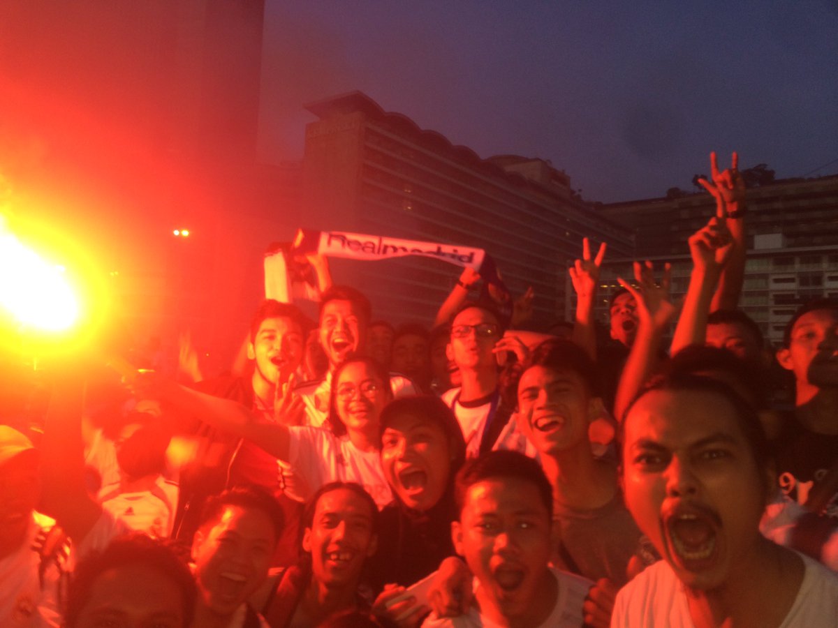 prmijakarta's tweet photo. merayakan kembali di bundaran HI untuk kemenangan kita Mads !!! SEBELAS !!! 😎😎🍺🍺 https://t.co/NjW9iECND0