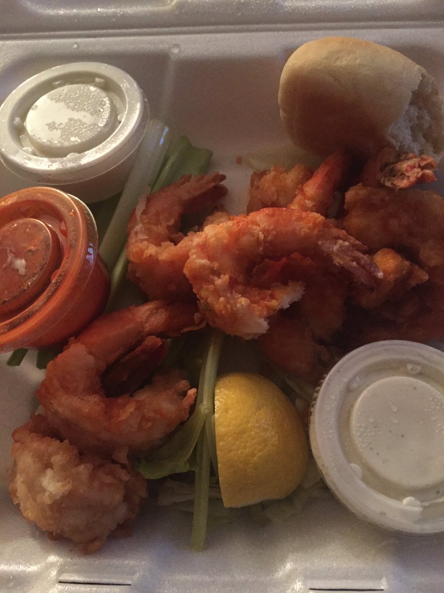 Fye_Bella's tweet photo. This game is so good!!!! Grubbing.drinking and watching my team #DubNation 🏀🔥🎗🏆 https://t.co/2oEFreegzT