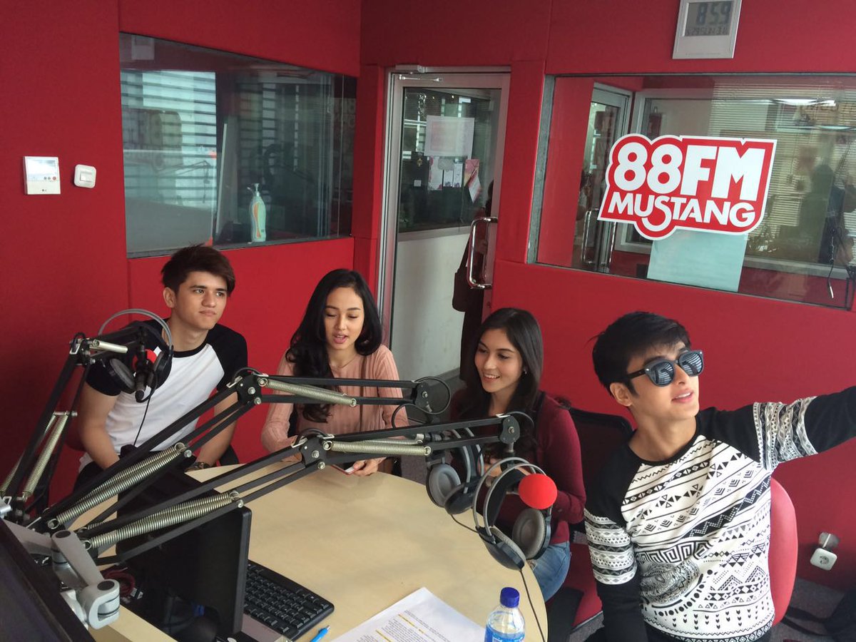 DubsmashMovie's tweet photo. Promo On Air di Hari Minggu, Yuk Jangan lupa dengerin Kita ya @mustang88fm @DubsmashMovie #DubsmashTheMovie https://t.co/xLXONNifs2