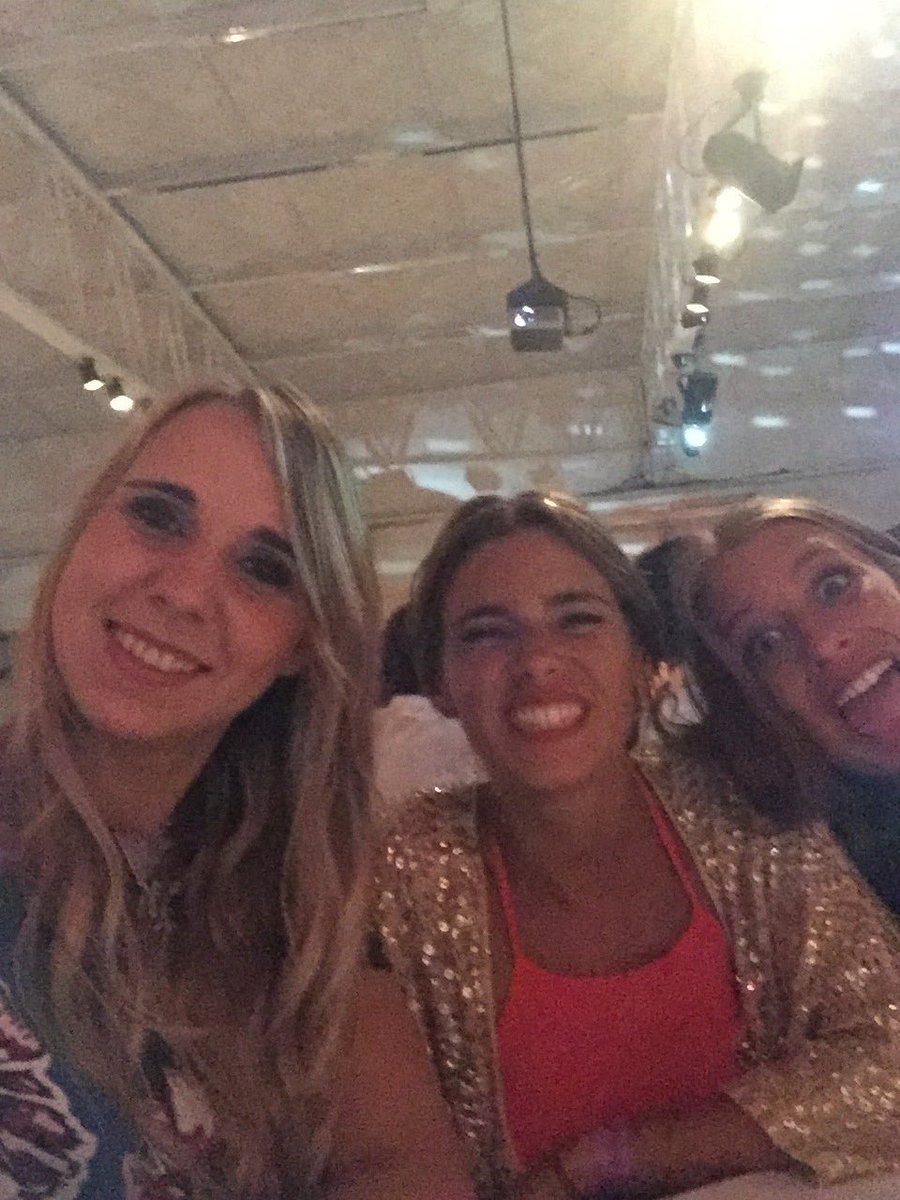 sofialarizza's tweet image. #vynfest