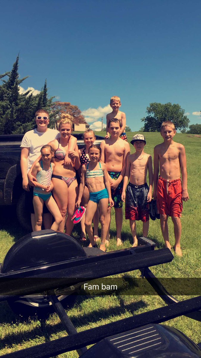 SavannahRae1997's tweet photo. Successful day with my siblings &a cousins. ๐โ๏ธ #kanopolis #2k16 https://t.co/DQ0R9PvbVA