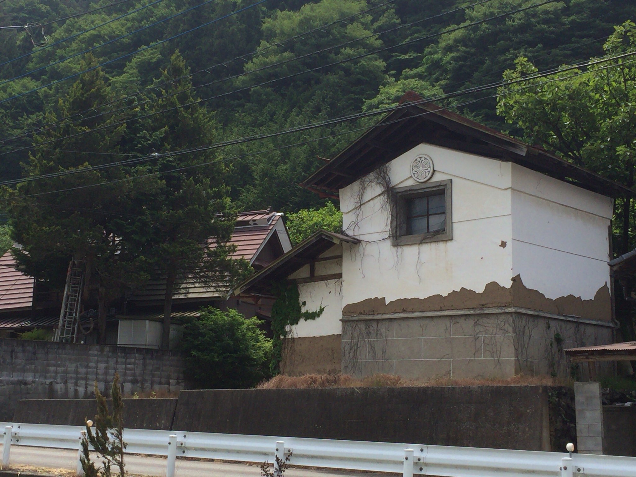 木魚庵 金田一耕助語辞典 発売中 Twitterren 悪魔の手毬唄 ロケ地 別所千恵 故郷に帰る 泰っちゃん 文ちゃんと再会したバス停付近