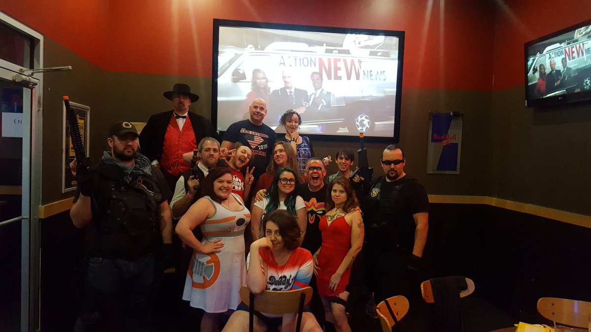 ICAcosplay's tweet photo. Cosdinner group photo! #cosdinner #cosfamily #somuchfun https://t.co/lEZNx4FGKV