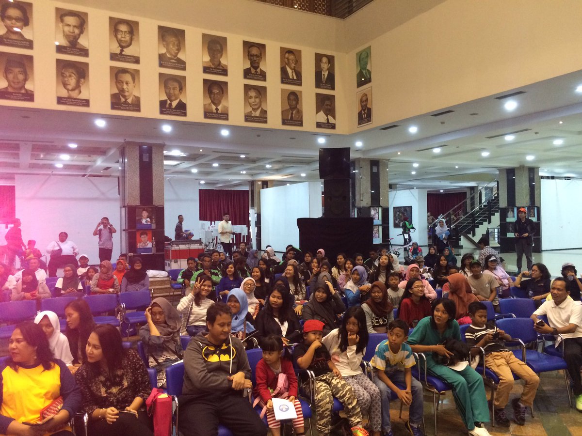 Inih @bismaniacs yang sudah hadir di <a href="/Kemdikbud_RI/">kemdikbud go id</a> <a href="/Hardiknas2016/">Bulan Dikbud</a> buat nobar #JUARAthemovie jam 12.00 wib