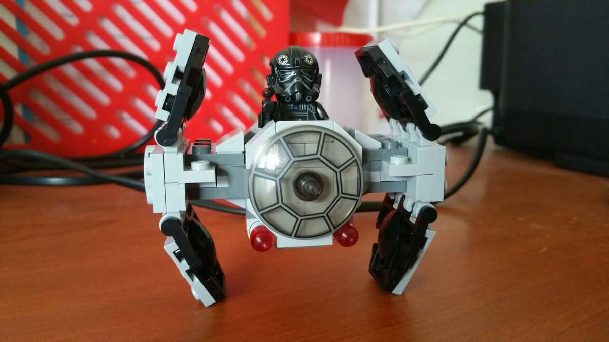 _v_j_k_r_'s tweet photo. Built my Lego Star Wars.
#LEGO #StarWars #stormtroopers #75128 #legoaddiction #DisplayWeek16 https://t.co/Qz6SXR987N