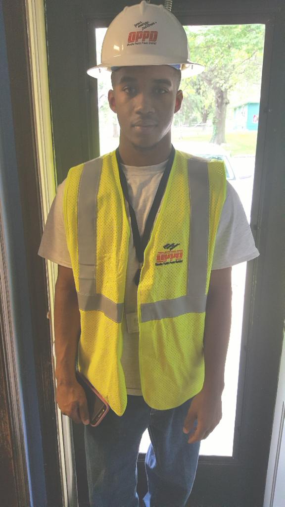 LadyB_50's tweet photo. Christian's first full week of work. #amansjob https://t.co/VjzpRcecAs