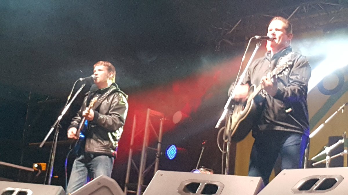 Die manne van Windhoek rock by die Klipkoppiefees.  Dankie Christo en Cobus.  <a href="/WindhoekBeer_SA/">Windhoek Beer SA</a> <a href="/100purebeer/">Wessie@100PureNAM</a>