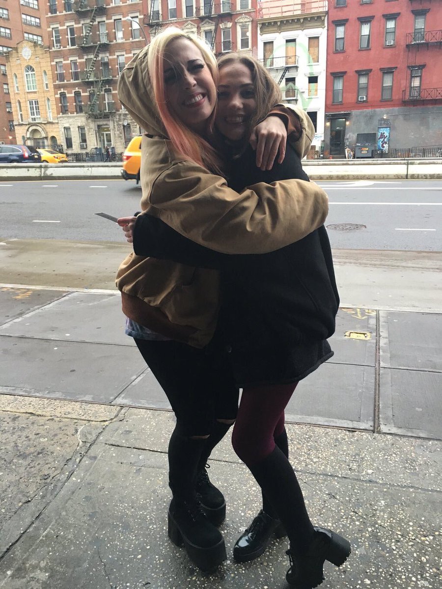 SizzySmiling tweet picture