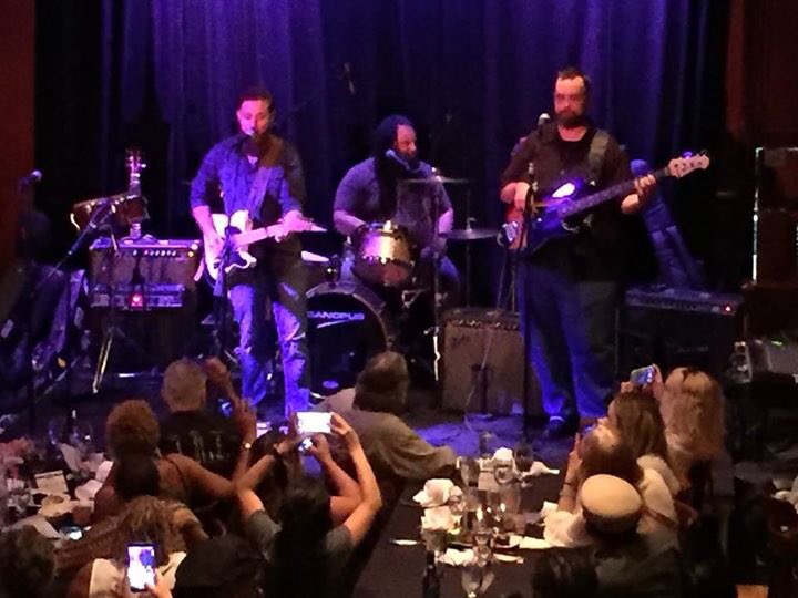 DanBrotherBand's tweet photo. #DanBrotherBand at #BBKings #NYC #BluesForPeace #Lucilles #LiveMusic #Hashtag #DanBrother #Tele #Twin #Fender https://t.co/ICI5RtCOTH