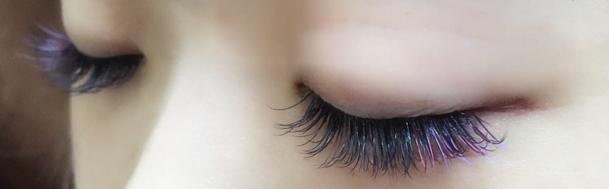 Eyelashsalon Mart カラーエクステ 人気です いつもとは違う目元にしてみませんか お色味たくさん 揃っております まつげエクステ まつエク マツエク 徳島 カラーエクステ 付け放題 グリーン レッド ピンク パープル