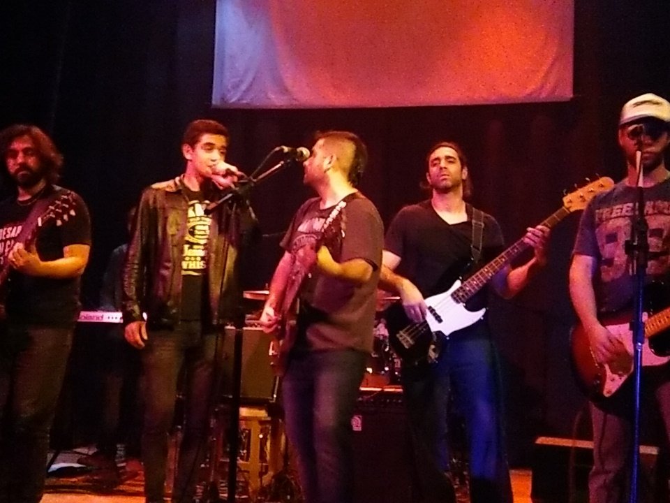 simonbasta's tweet photo. Sube @martin_dhs a cantar #Obstinado #SimonEnLaPlata https://t.co/NJGrELhMCh