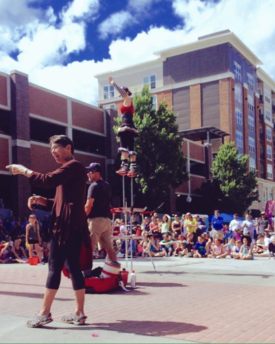 ThroughAGlass's tweet photo. #buskerfest in @downtwnlawrence @lawrenceks @eXploreLawrence #weirdweekend #lawrencebusker #LFK #hashtags4dayzzz https://t.co/3QX25dPbnc