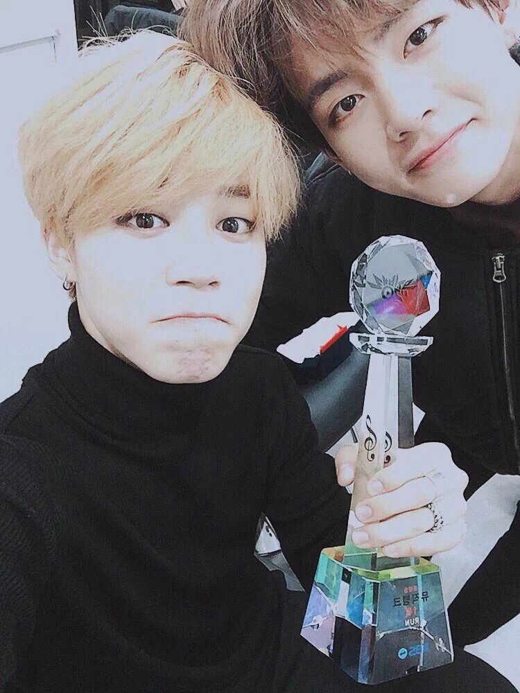 jiminietots's tweet photo. 7. Vmin #run5thwin throwback 😍 https://t.co/tk8vfkqKb3