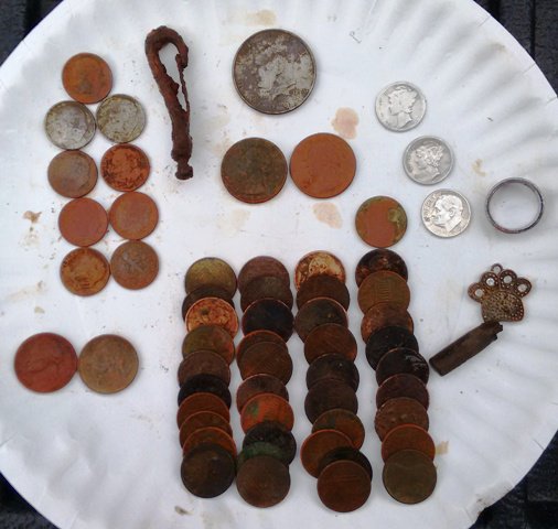 FinderTreasure's tweet photo. WOOHOO! FIRST EVER MERCURY DIMES! #GarrettATPro #metaldetecting #firstfinds #silver https://t.co/Kf8YND6uAK
