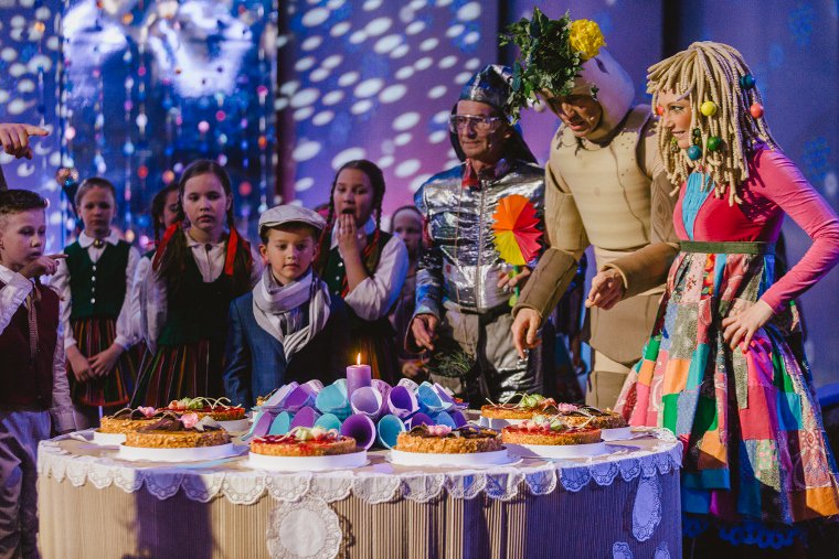 Ēterā: Pukša Dziedāšanas svētki! Noslēguma koncerts. Piedalās <a href="/fridenbergs/">Valters Frīdenbergs</a>, <a href="/Renars_Kaupers/">Renārs Kaupers</a>, Knīpas un Knauķi