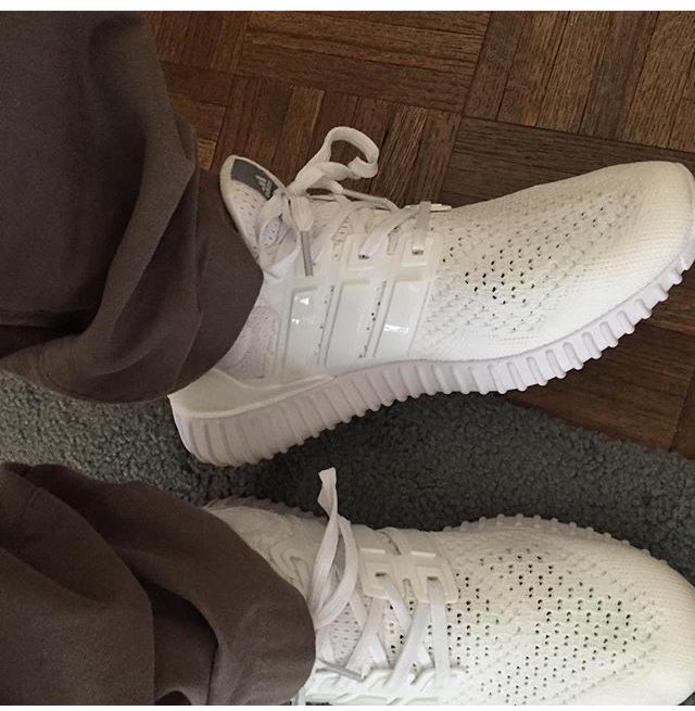 thatdtd75's tweet photo. Custom: Yeezy x ultra boost https://t.co/bwozXHDagK