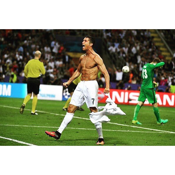 الظاهرة #cr7 #الدون 💙💙 روح واصرار وعزيمة " حتى ولو كان مصاب " الروح تتغلب " #ريال_مدريد_اتليتكو_مدريد