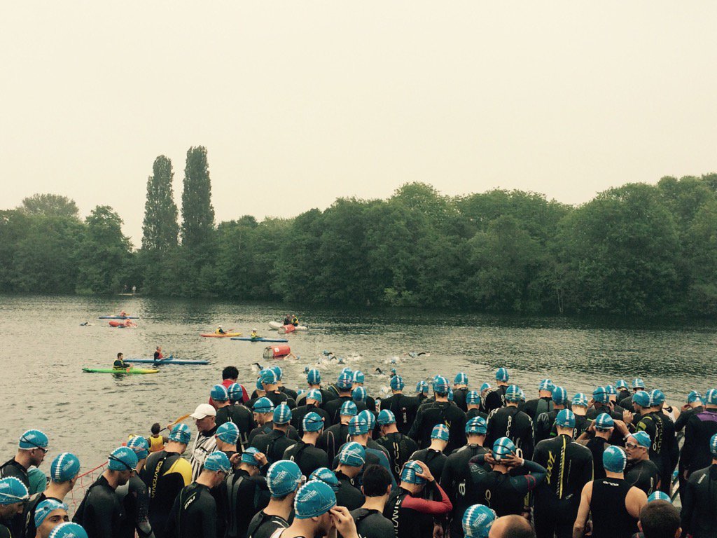 Le @GarminTriParis c'est parti avec la 1ère vague! #triathlondeparis #garmintriparis #paris #triathlon