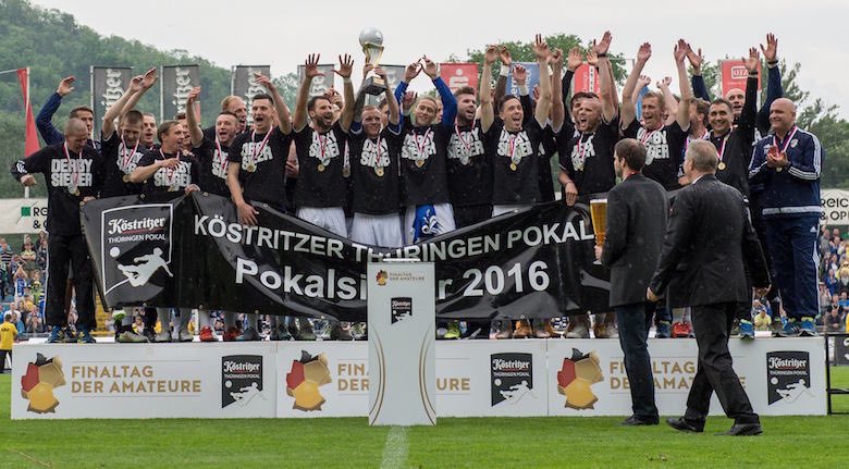 canyilmaz1's tweet photo. Glückwünsch... 👍🏼⚽️🏆
Kostritzer-Thüringen Kupasını kazanan @fccarlzeissjena oldu. #FCC #Uluc #Jena #derbysieger https://t.co/zwdIMjAXyL
