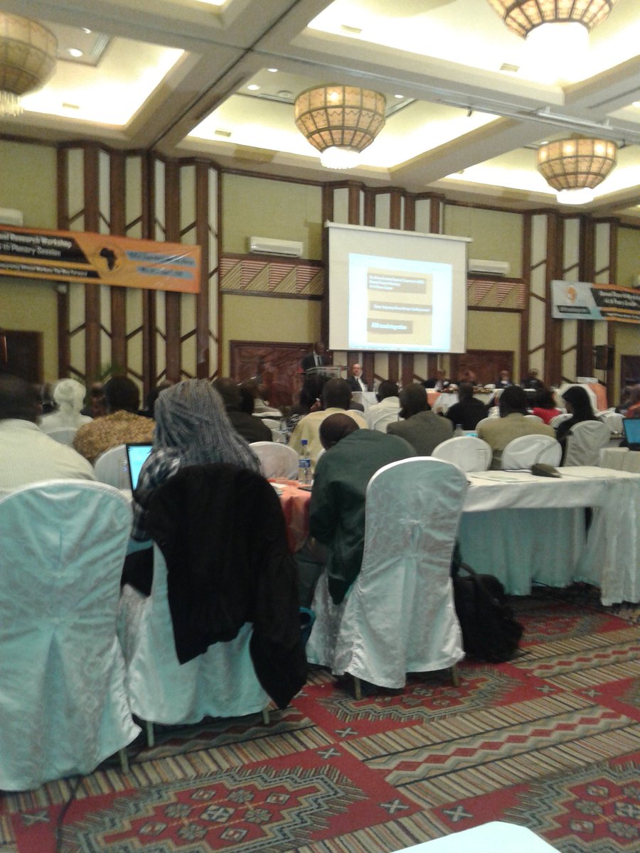 IvixDKioi's tweet image. Former CBK governor on stage now at #AfricanIntegration