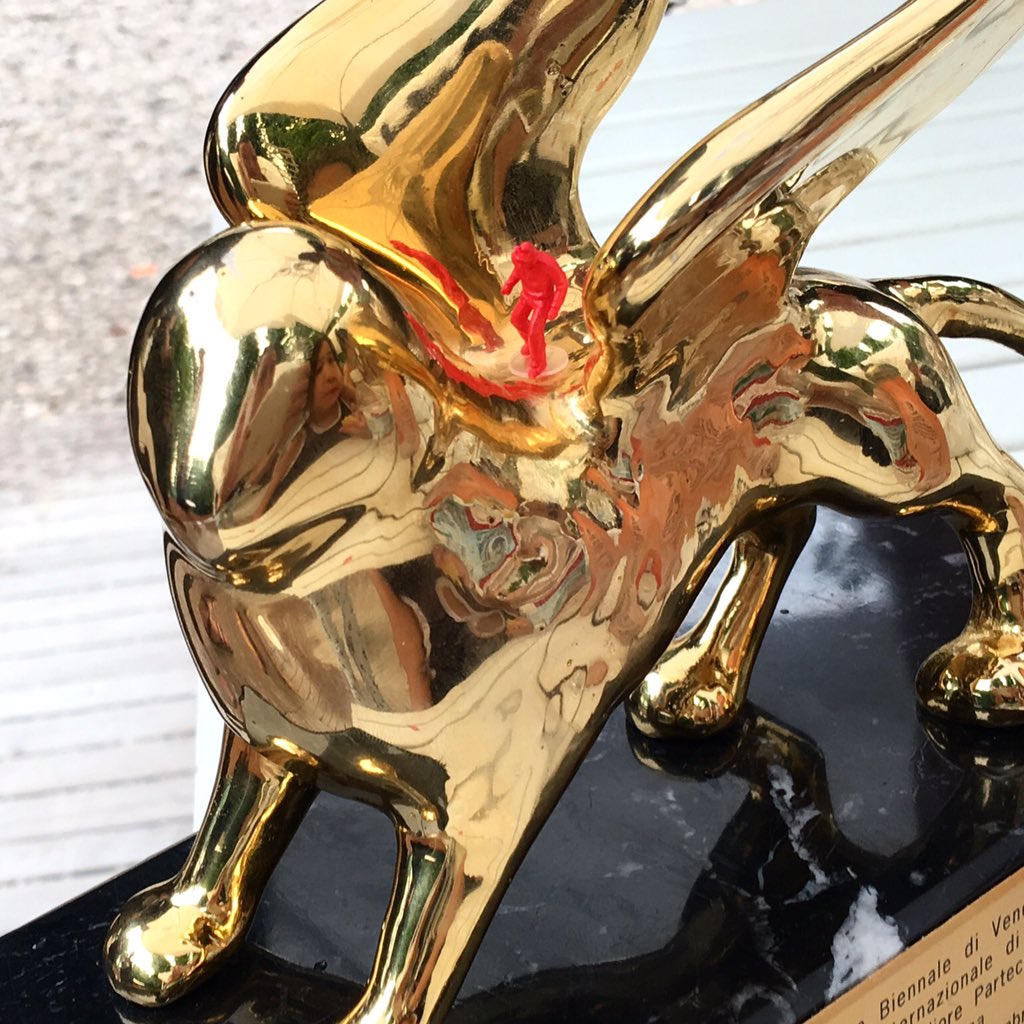 jelenamijan's tweet image. Figure no. 492 riding on the Golden Lion of the Venice Biennale 2016. #reportingfromthefront #includeme #codesignswe