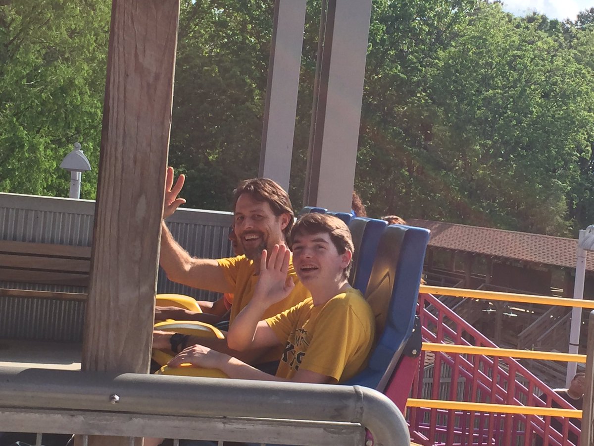 TheTechy1's tweet image. Quick shot of Papa Lutt riding a RollerCoaster #sixflags #jacksonfilmchallenge @MKTVEagles