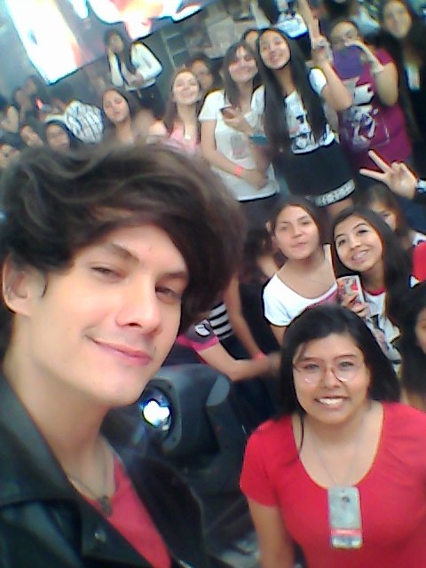 Alejandraguiree's tweet photo. @bryanmouque Neta Gracias Me Hizte El Día Espero Que Hayas Recibido Lo Que Te Mande 
Neta! 
Gracias!! Te Amo!!! https://t.co/ir4QZPjQM2