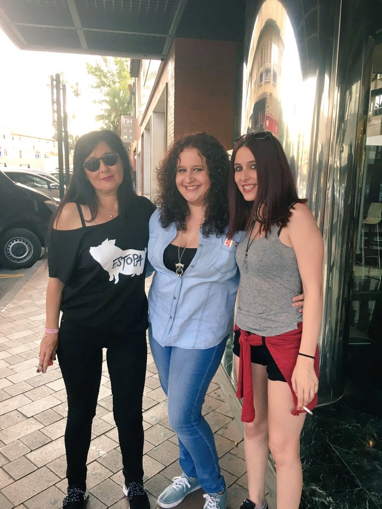 eva_vampi's tweet photo. Gracias por este fin de semana!!! Murcia, que hermosa eres!! @MMar_Rubio @RaqelRo https://t.co/vb5mkChcyu