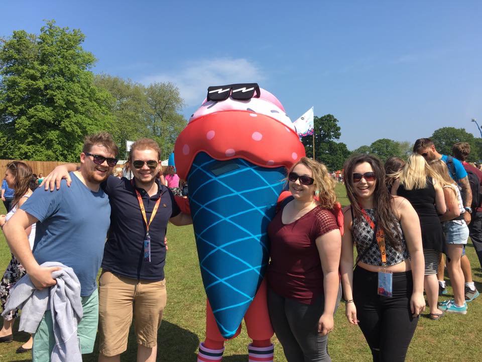 #R1VIP got em' all 1/3 🌞#findtheicecream