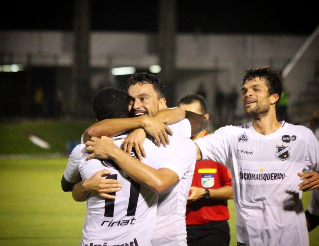 ABCFC's tweet photo. ⚫⚪ Bom dia, Frasqueira!
Foto: Diego Simonetti
#AquiéABC
#AquiéFrasqueira
#ABCFC53 https://t.co/luBVzb5PI3