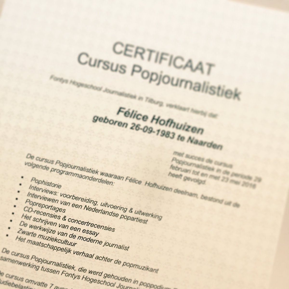 Deze is alvast binnen! 
Nu nog het lef om mij ook als #popjournalist te profileren. <a href="/Popjournalist/">Popjournalistiek</a>