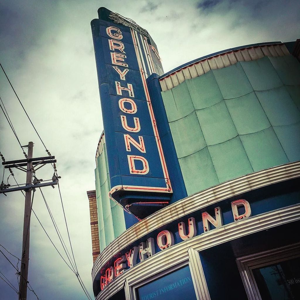 alexisfleisig's tweet photo. Greyhound Station #streamlinemoderne #architecture #ArchiFinds #archidaily #ArchiFinds #ar… https://t.co/OVYGCvwEyD https://t.co/1q57YlH3rR