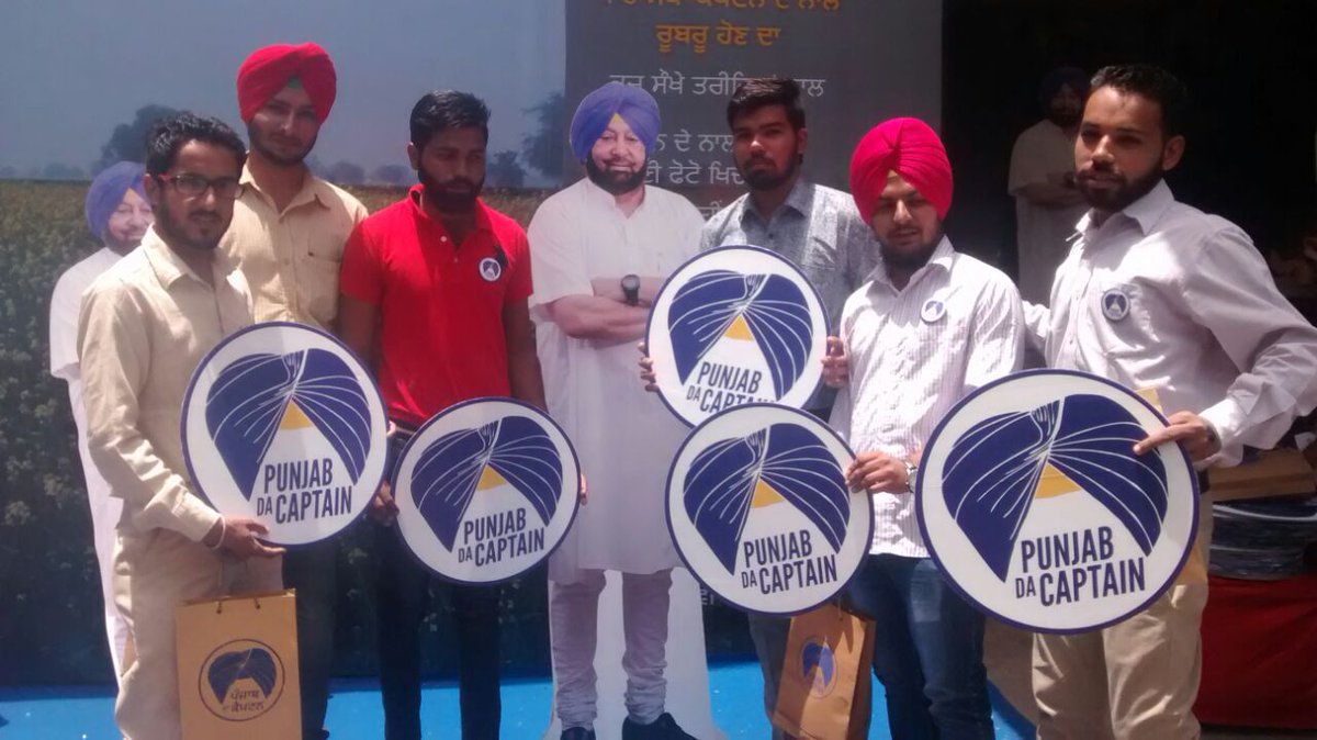 IndianPAC's tweet photo. I-PACers interacting with College and City Captains, and a selfie booth #captainsmeetcaptain https://t.co/c0KKhrWswI