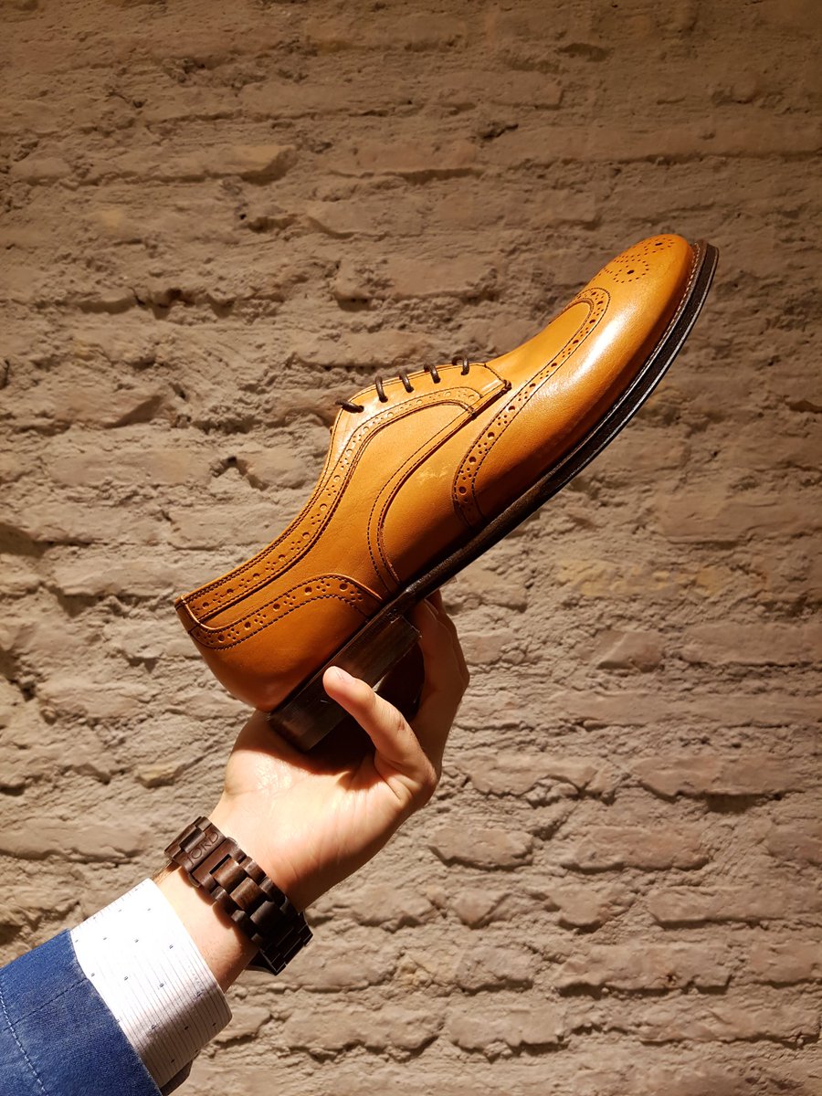 parisianinrome's tweet photo. Tappa romana del "Artigiano in Tour - Fabi Shoes".  
#artigianointour #FABIshoes #FLEXGOODYEAR https://t.co/2iBgiclp39