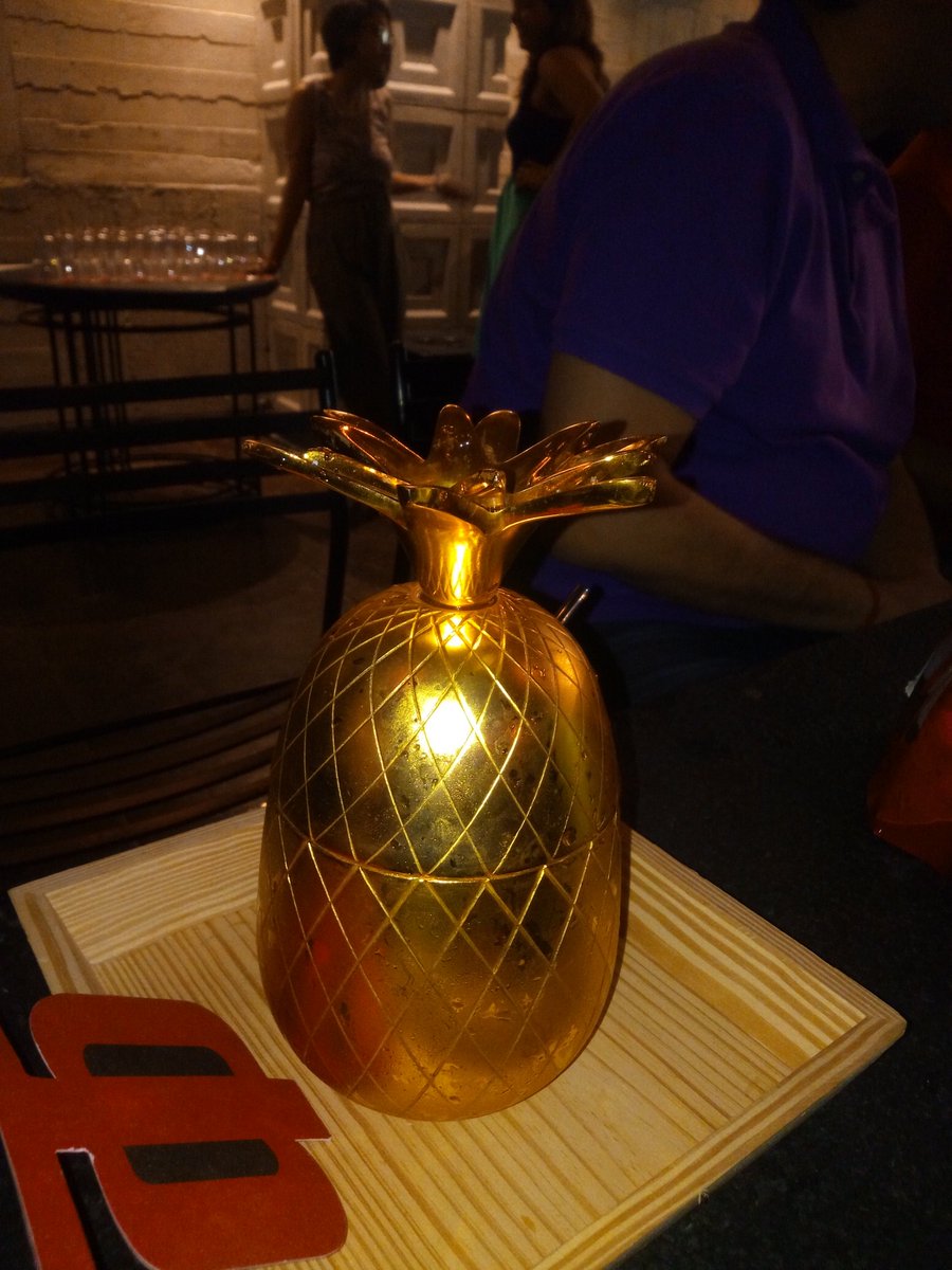 nameeshr's tweet photo. #GlocalJunction #BloggersMeet @ Indranagar. Cocktails #thaili #orientalbox #mirage #infusedjar 😊☺ https://t.co/dfvwQk5cSu