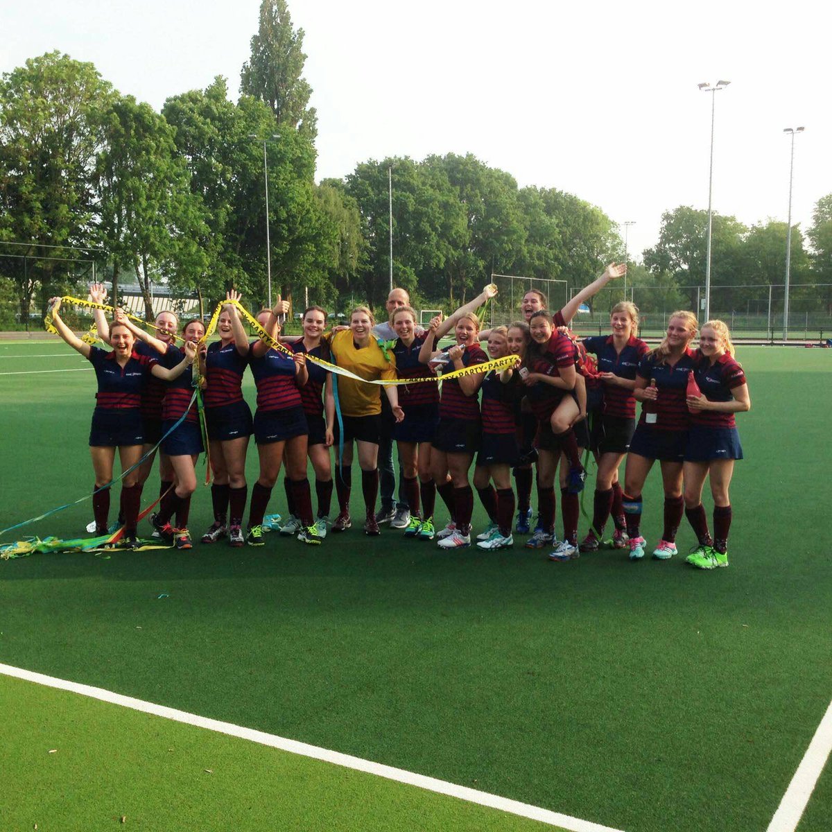 bhcoverbos's tweet photo. Meisjes A4 is gisteren uit bij Athena kampioen geworden. Meiden, van harte gefeliciteerd! https://t.co/GAylVqf2AX