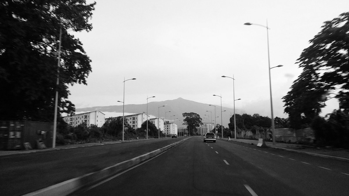 PertoDoMundo's tweet photo. Hoy tambien te dejas ver... #picobasile #volcan #Malabo #IsladeBioko #GuineaEcuatorial #Africa #pertodomundo #travel https://t.co/lLSEqwj690