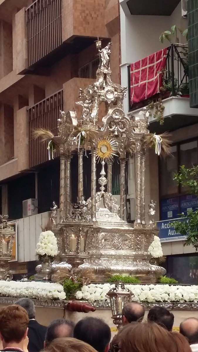El Santísimo por las calles de Huelva