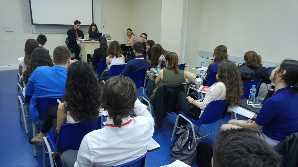 #GençDiplomatlarBAUda Sonuç bildirgeleri için yapılan oylamalarda sona yaklaşıyoruz.