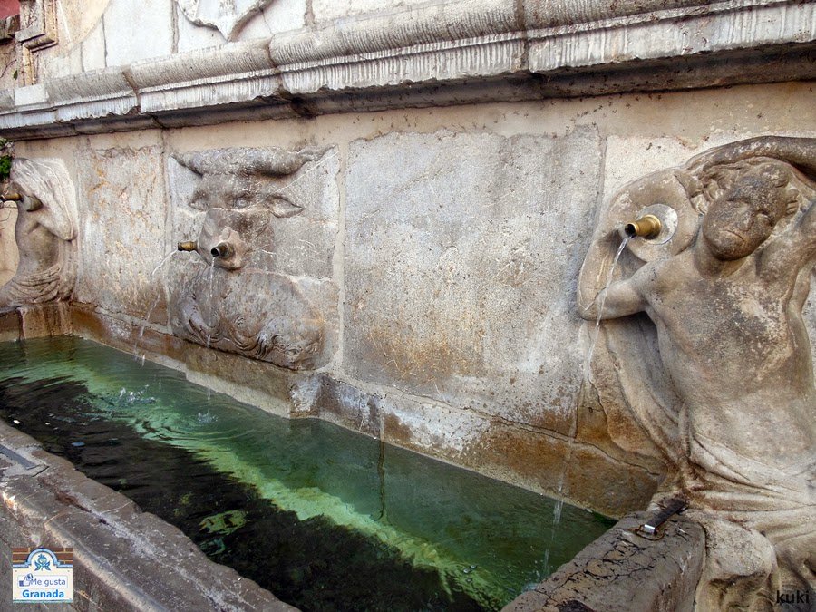 Pilar del Toro, obra del siglo XVI,  Diego de Siloé
megustagranadamegusta.blogspot.com.es/2015/04/pilar-…