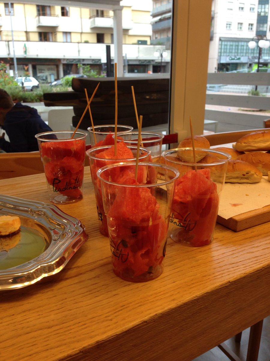 È il momento merenda! la pioggerella nel bosco ci ha fatto venire più fame! #eurobis2016 #bimbiecanifeliciesani
