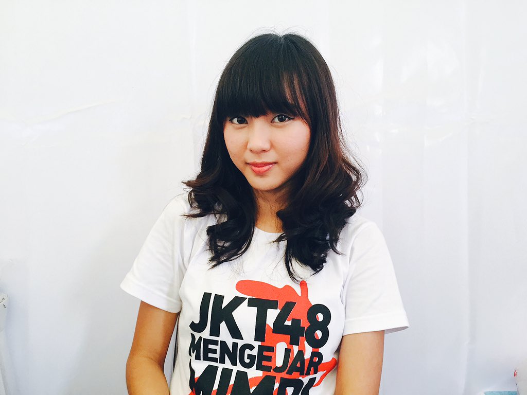 FxSudirmanJKT48's tweet photo. @M_ChikitaJKT48 : Aku Banyak Pelajaran Yang Didapat Dari Sini, Aku Sayang JKT48 &amp; Team T. 😆😘💙🎓 #ThanksBluesChika https://t.co/e2ptFApO3e